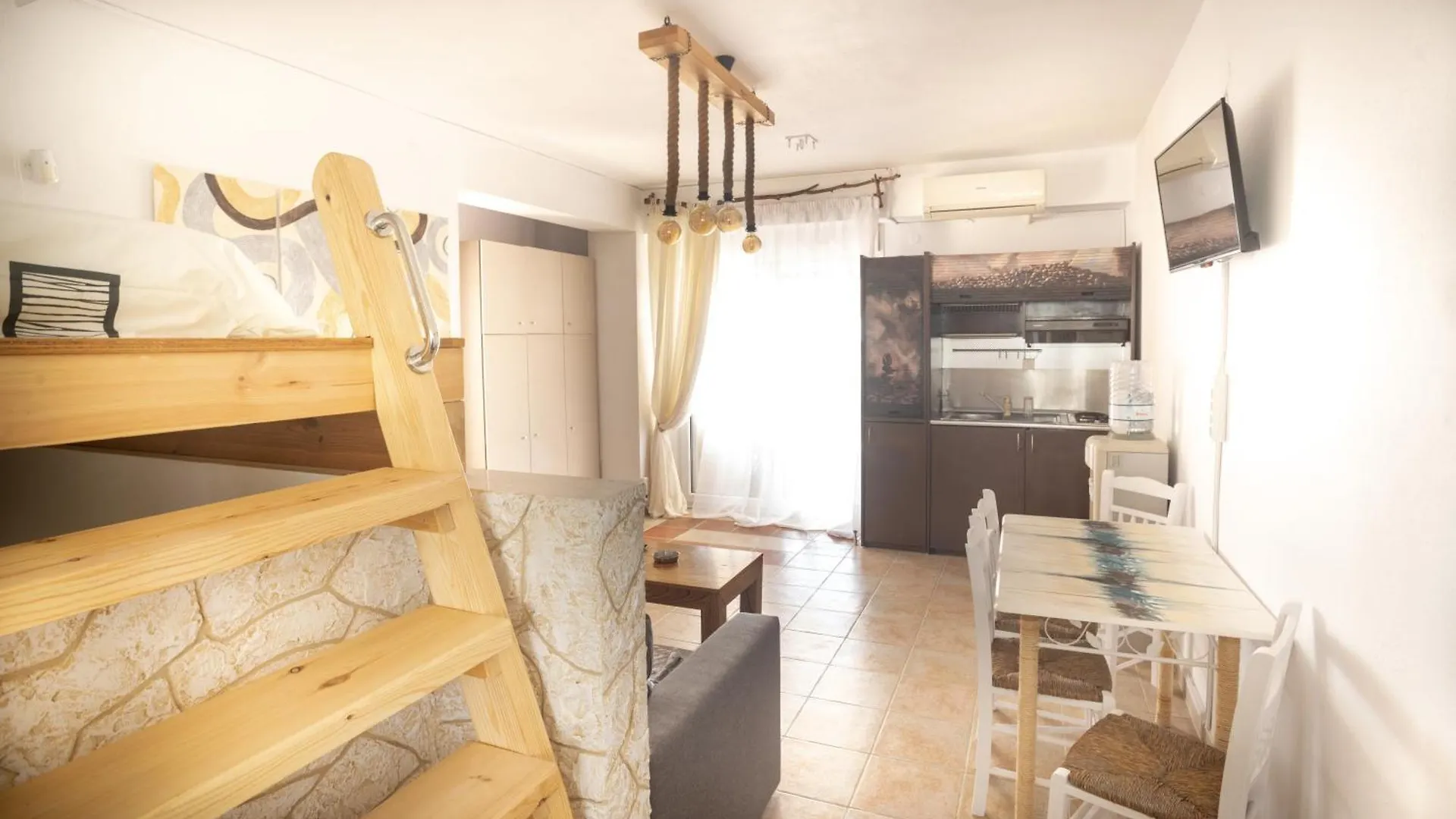 에파노미 Kellys House 아파트